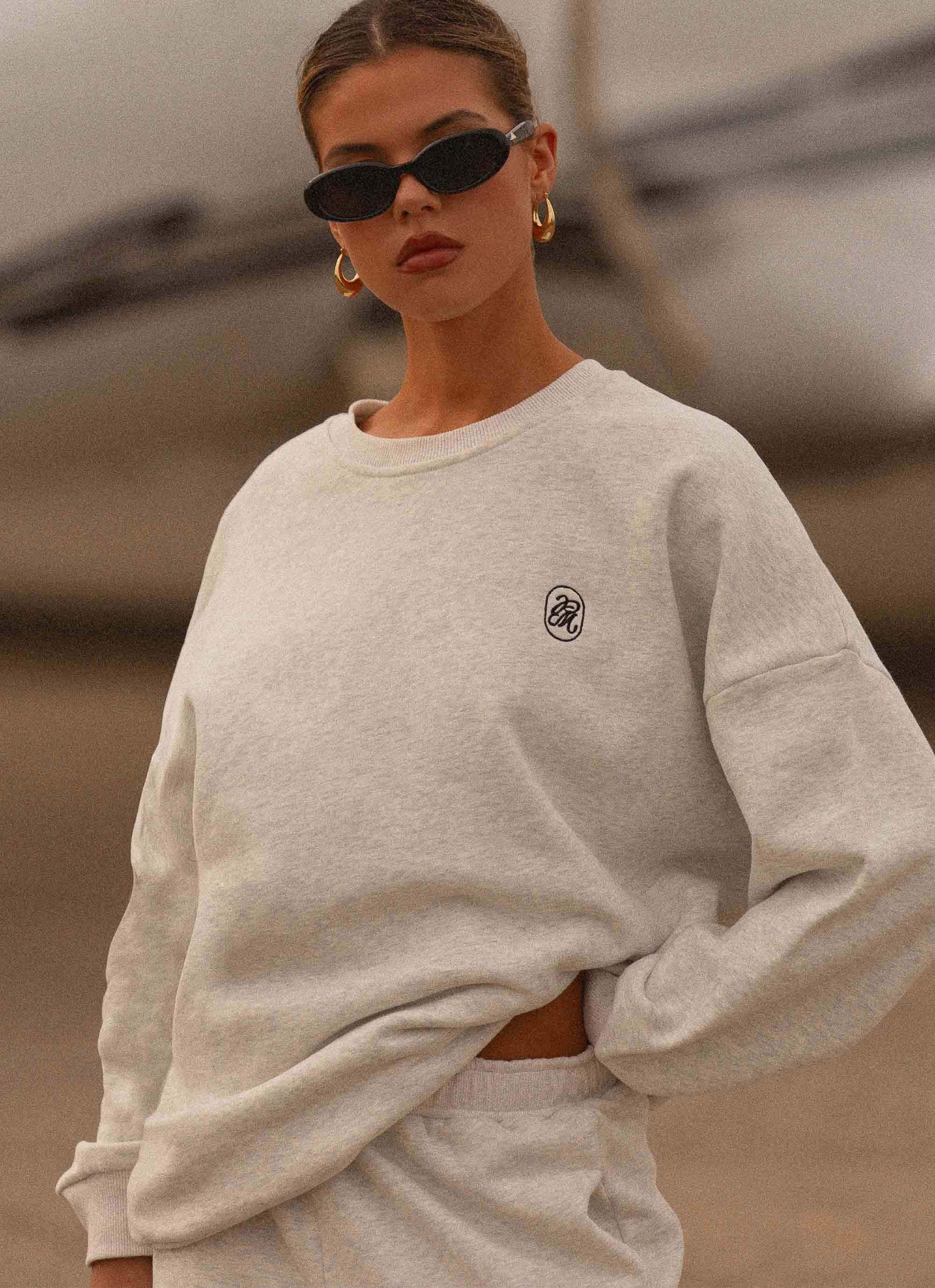 Signature Oversized Sweatshirt - Grey - Image 7